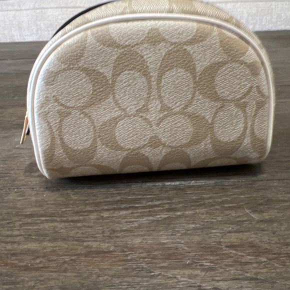 Small Coach signature tan zip bag - Picture 2 of 4